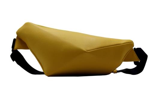 ボディバッグ メンズ用の正面写真 YELLOW